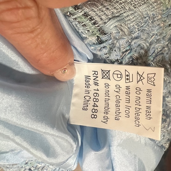 Chanel vibes light blue boucle cropped jacket with pearl buttons - Picture 4 of 15